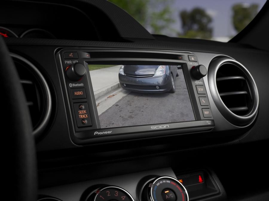 Детали интерьера Scion xB 2014 года  (фото 25 из 25)